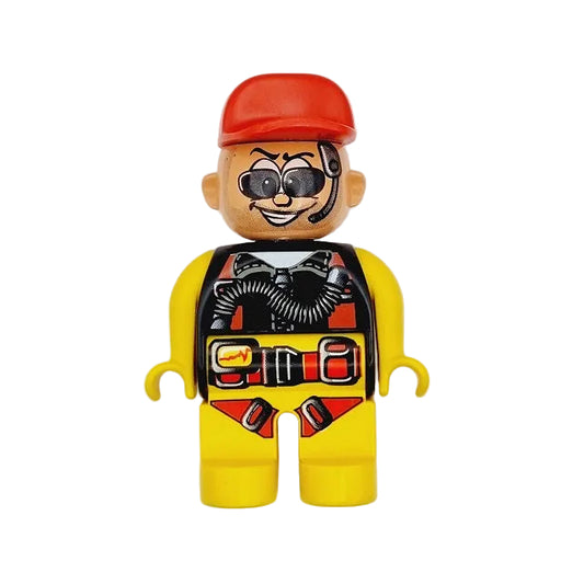 lego duplo figur toolo einzeln bauarbeiter rennfahrer 4555pb091 anzug gelb schwarz schlauch sonnenbrille headset hut kappe mütze cappy rot